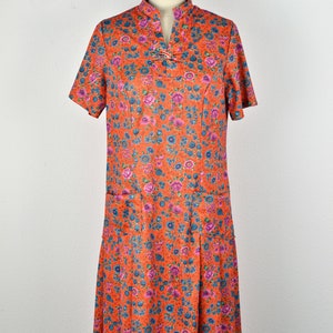 Women's Vintage 60s 70s Montgomery Ward Bright Orange Purple Blue Floral Drop Waist Short Sleeve Dress with Pockets // Size M image 2