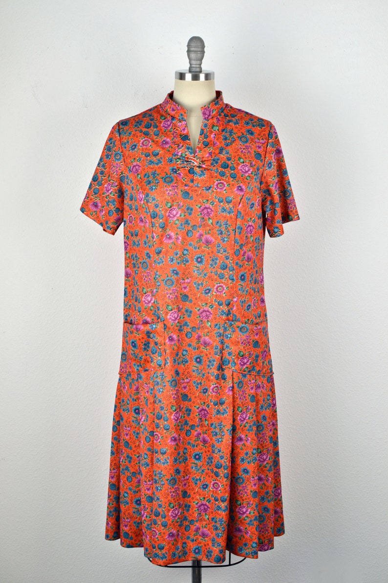 Women's Vintage 60s 70s Montgomery Ward Bright Orange Purple Blue Floral Drop Waist Short Sleeve Dress with Pockets // Size M image 2