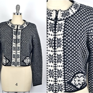 Women's Vintage 90s Preppy Black and White Fair Isle Ski Lodge Boxy Cropped Wool Zip Up Cardigan Sweater Jacket // Size M L