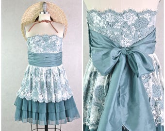 Women's Vintage Y2K Betsey Johnson Teal Satin Bow Pleated Chiffon & White Lace Ribbon Embroidered Tiered Strapless Party Dress / Size 10