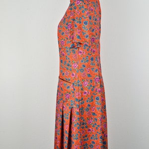 Women's Vintage 60s 70s Montgomery Ward Bright Orange Purple Blue Floral Drop Waist Short Sleeve Dress with Pockets // Size M image 4