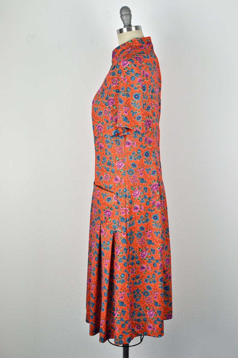 Women's Vintage 60s 70s Montgomery Ward Bright Orange Purple Blue Floral Drop Waist Short Sleeve Dress with Pockets // Size M image 4