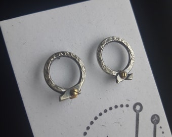 Minimalist sterling cercle stud, hammered distressed round earring stud, earring with brass nut and screw, handforged small silver earrings