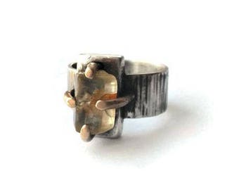 Recycled sterling silver,  yellow gold 14K 18K, rustic rough chic ring, natural sapphire crystal, handforged, artisanal, quebec, size 7