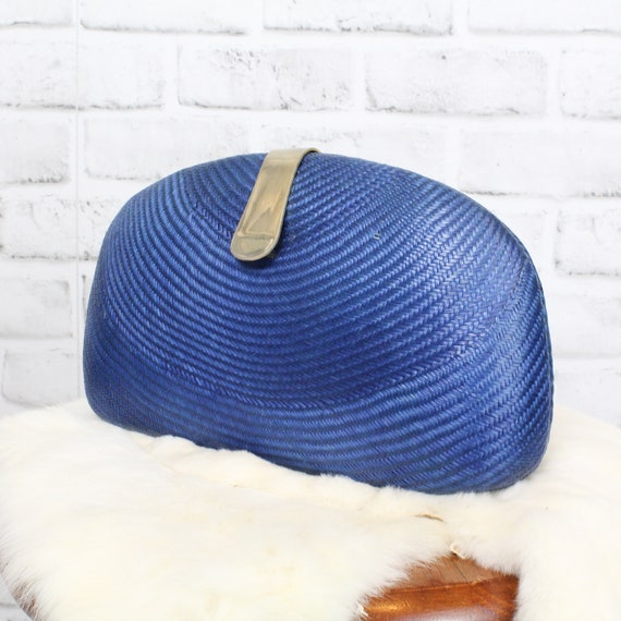 Blue Woven Natural Fiber Clamshell With Brass Fit… - image 3