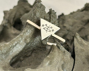 Triangle geometric Baha'i Ringstone symbol ring