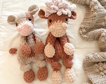 Przytulacz w kształcie krowy na szydełku | Czarno-biały pluszowy krówka | Prezent dla malucha