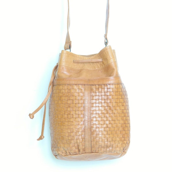 80s woven tan drawstring leather bag