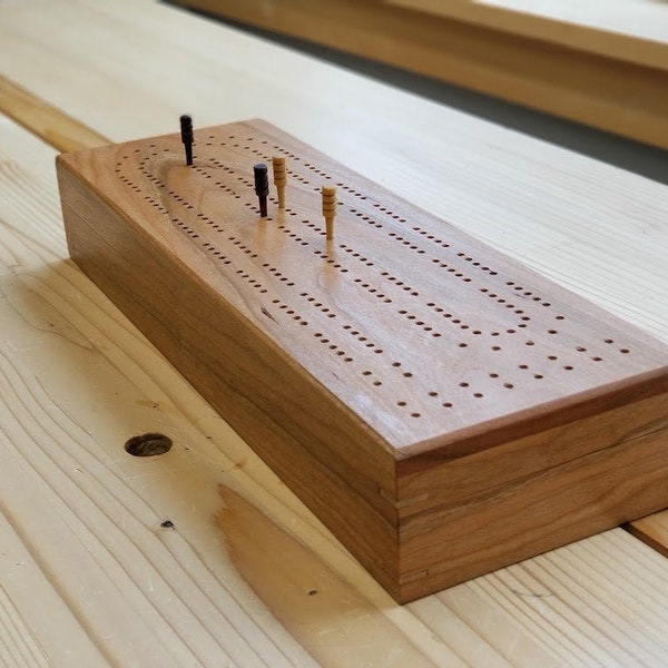 Wood Cribbage Board Box in Cherry