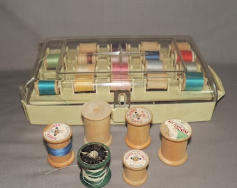 Lot of 34 vintage Wood Sewing Thread Spools for Sewing Crafting Decoration