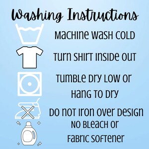 Puede incluir: Instrucciones de lavado para una camiseta. Lavar a m&aacute;quina con agua fr&iacute;a, dar la vuelta a la camiseta, secar en secadora a baja temperatura o colgar para secar. No planchar sobre el dise&ntilde;o, no usar lej&iacute;a ni suavizante.