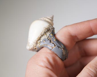 Anillo de declaración con concha