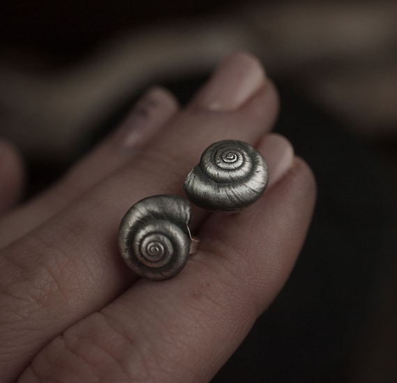 Silver snail shell stud earrings, Shell screw back earring, Elven druid forest jewelry, Hedge witch strega fashion, Minimalist small studs