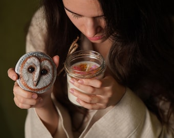 Handcrafted Soy Candle with Owl Design – Eco-Friendly Home Décor