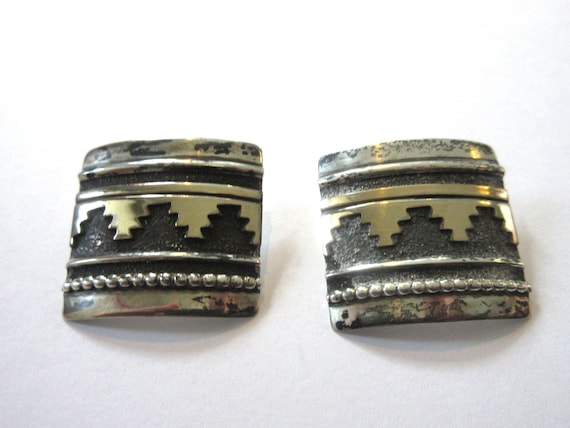 Vintage Thomas Singer Sterling Silver Etched Navajo Earrings