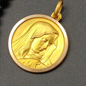 Vintage 18K Yellow Gold Madonna Virgin Mary Medallion Charm Pendant, Religious Talisman