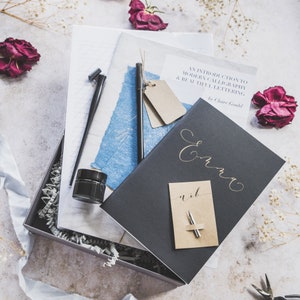 Beau kit d'initiation à la calligraphie moderne avec guide couleur et journal personnalisé