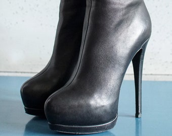 Vintage hidden platform boots 37