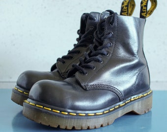 EUR37 US6.5 Prodotto in INGHILTERRA Stivali vintage con plateau e punta in acciaio Dr Martens 7 occhielli DOCS drmartens Grunge docs