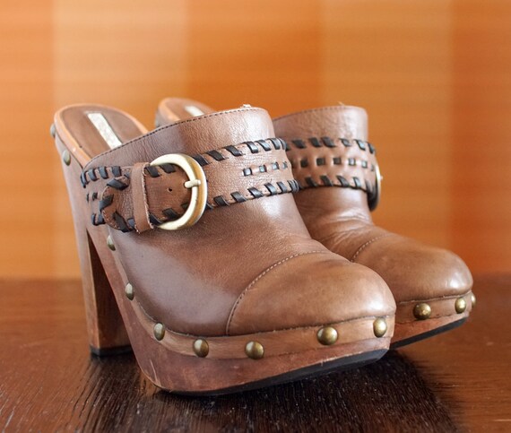 BUFFALO vintage platform wooden clogs