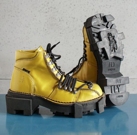 EUR37 FLY London unique Yellow/Black Rave Techno low