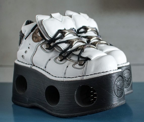 vintage New Rock spring Neptuno space platform des
