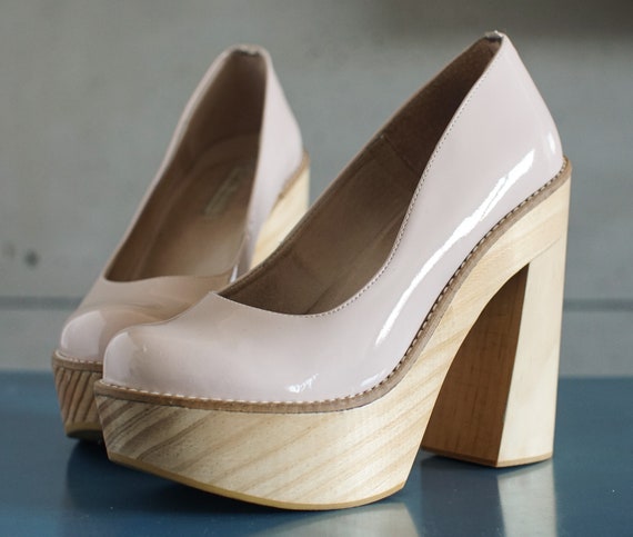 BUFFALO pink vintage platform wooden pumps
