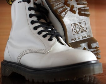Made in ENGLAND Dr Martens WHITE Vintage Boots 8eylet Docs