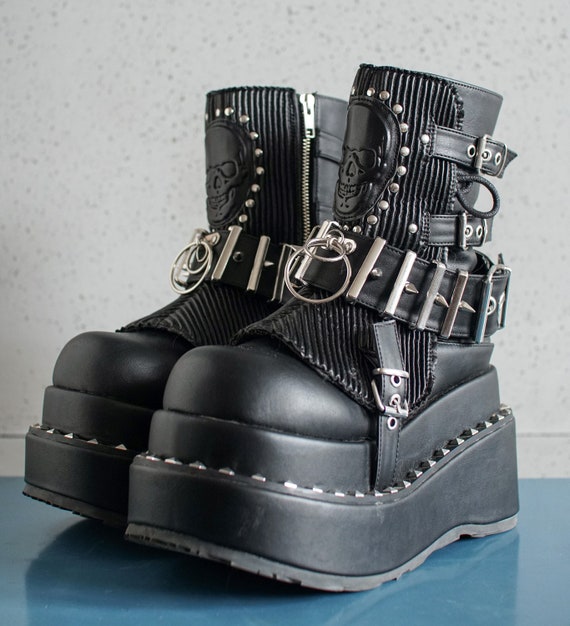buckle boots demonia