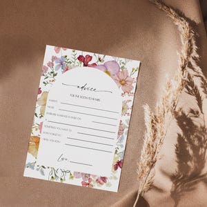 Love in Bloom advieskaart vrijgezellenfeest bewerkbaar, advieskaart wilde bloemen, zomerbloemen bruidsadvies, digitale sjabloon downloaden 455
