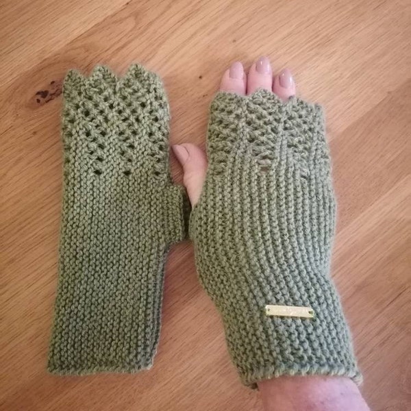 Handstulpen, Pulswärmer, Fingerlose Handschuhe, gestrickte Stulpen, Stulpen aus Merinowolle, Stulpen mit Lochmuster, Stulpen für Frauen,