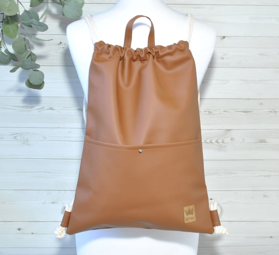 Zaino ecosostenibile. Sacca zaino in eco pelle MARRONE. | Etsy Italia