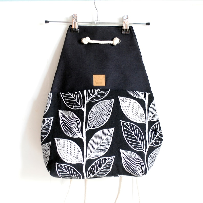 yoga In black fabric with leaves PRE-ORDINE-Women/'s backpack gym suitable for sports large pouch for leisure