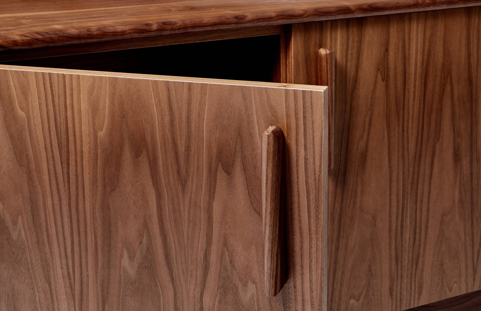 NUEVO // Gabinete de Credenza y Medios Hecho de Chapa de Nogal | Etsy