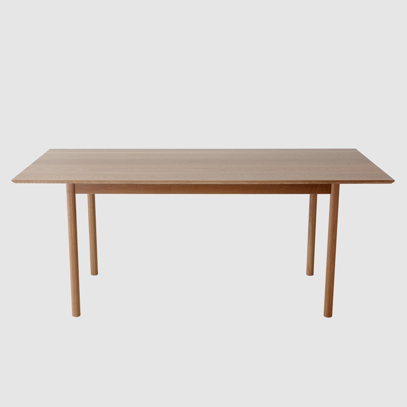 Table à manger en chêne massif moderne table en bois dur fabriquée à la main pieds arrondis Peter by bff image 4
