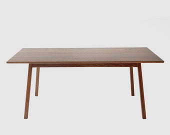 Table à manger en noyer massif, design artisanal contemporain inspiré du milieu du siècle pieds - Alfred by bff