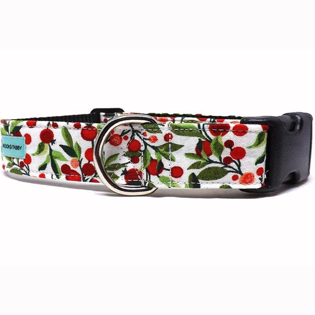 Boughs of Berries Dog Collar Christmas Berry and Garland Dog Collar