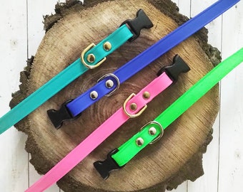 Collier pour chat - Collier imperméable BioThane® - NOUVELLES couleurs / Collier amovible pour chaton et chat en « cuir végétalien » avec grelot amovible / Cadeau pour chat