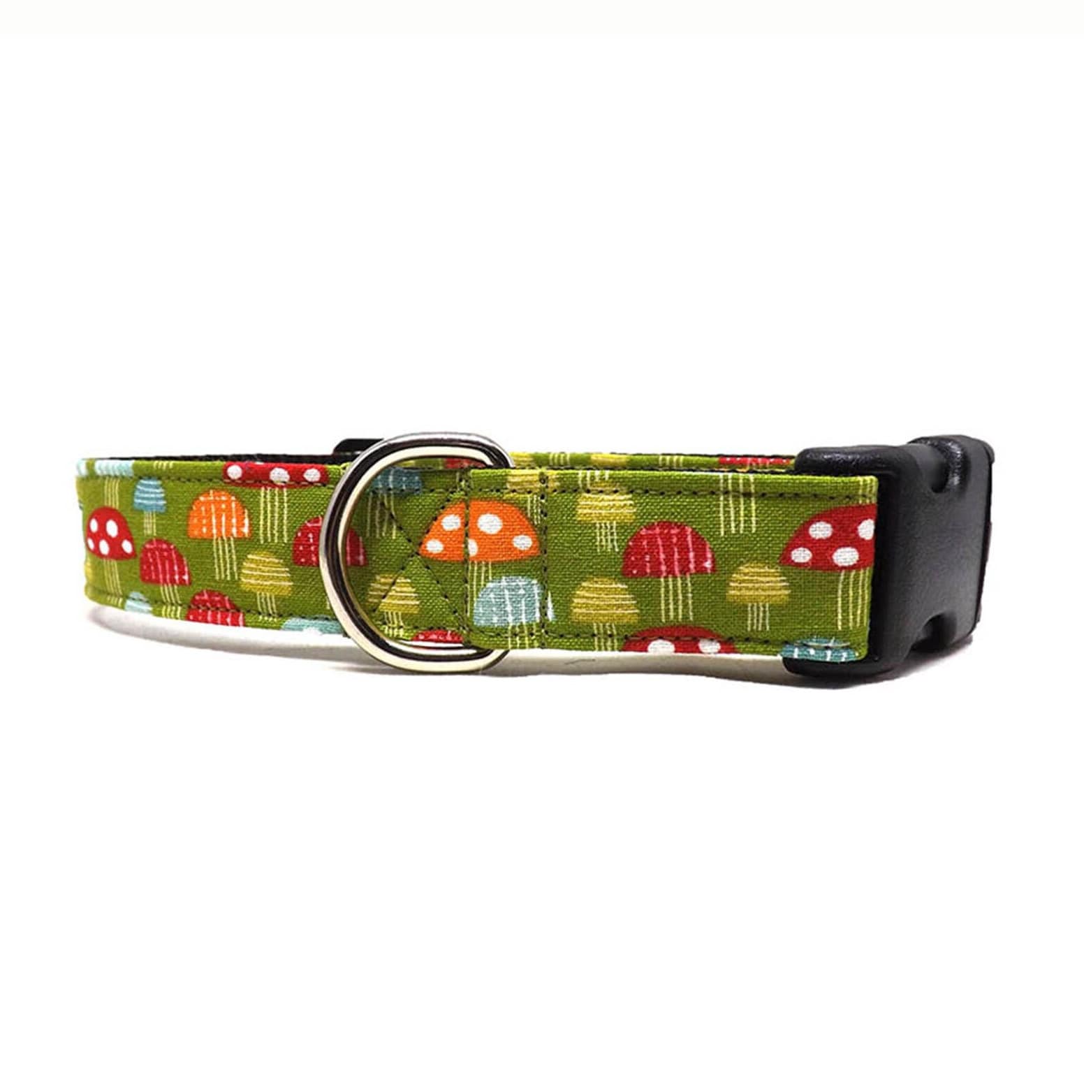 Collar para perro con diseño de setas y hongos retro. Disponible en 3 anchos.