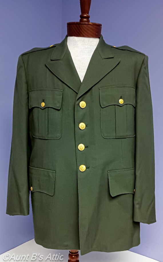 army dress green jacket US Army green service uniform jacket and medals worn by General Colin L.  Powell