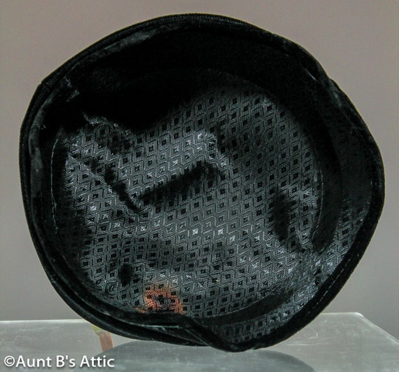 Vintage 50's Ladies Black Velvet Pillbox Hat W/ W… - image 4