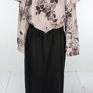 Vintage jaren 80 blousonjurk: zwarte rok, topje met rozenprint, m/l