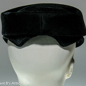 Vintage 50's Ladies Black Velvet Pillbox Hat W/ Wired Edge One Size image 2