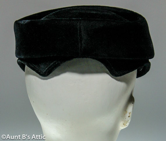 Vintage 50's Ladies Black Velvet Pillbox Hat W/ W… - image 2