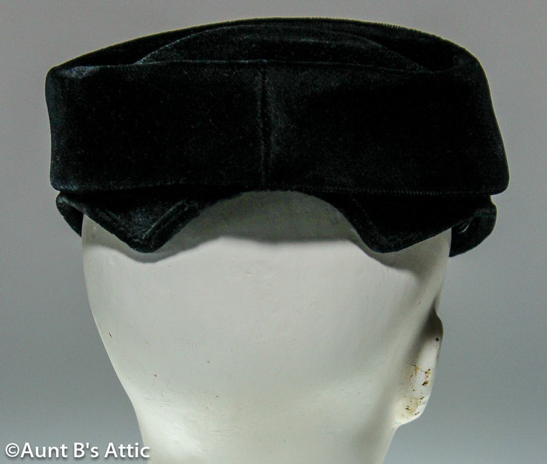 Vintage 50's Ladies Black Velvet Pillbox Hat W/ Wired Edge One Size image 2