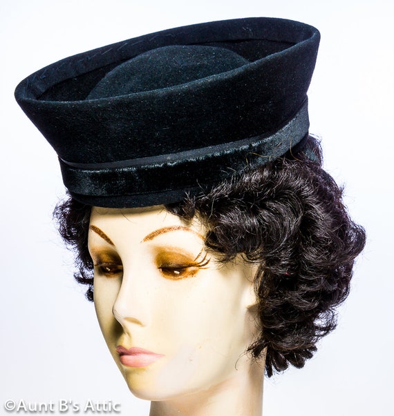 Rare Vintage 40's Noir Tilt Hat Black Felt Brimle… - image 1