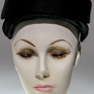 Vintage 50's Ladies Black Velvet Pillbox Hat W/ Wired Edge One Size image 1