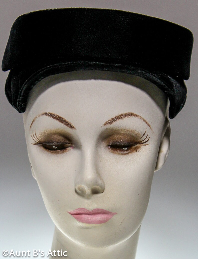 Vintage 50's Ladies Black Velvet Pillbox Hat W/ Wired Edge One Size image 1