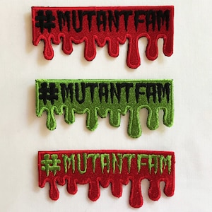 Puede incluir: Tres parches bordados con el texto "#MUTANTFAM" en letras negras. Los parches gotean con tela roja y verde.
