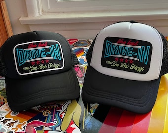 Gorra de camionero con parche grande de Joe Bob Briggs de The Last Drive-In